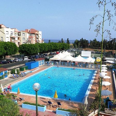 Pietre Nere Aparthotel Giardini Naxos Bagian luar foto