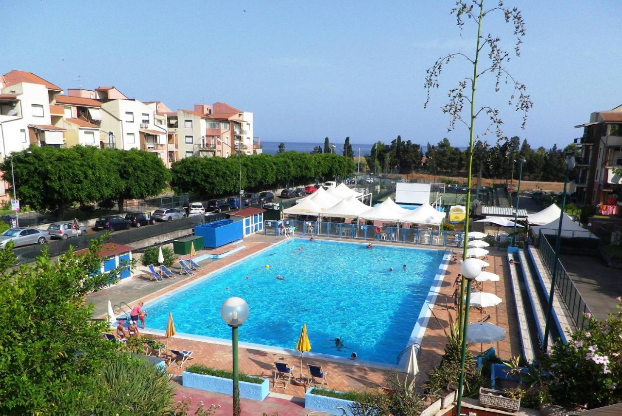 Pietre Nere Aparthotel Giardini Naxos Bagian luar foto