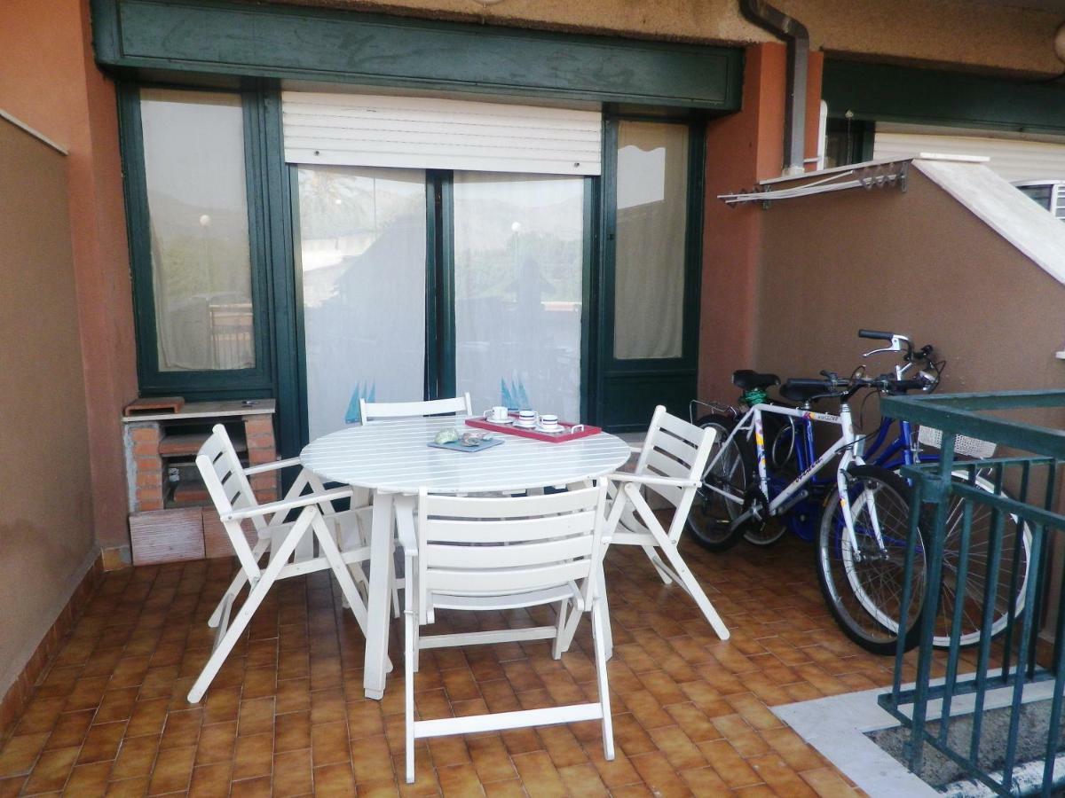 Pietre Nere Aparthotel Giardini Naxos Bagian luar foto