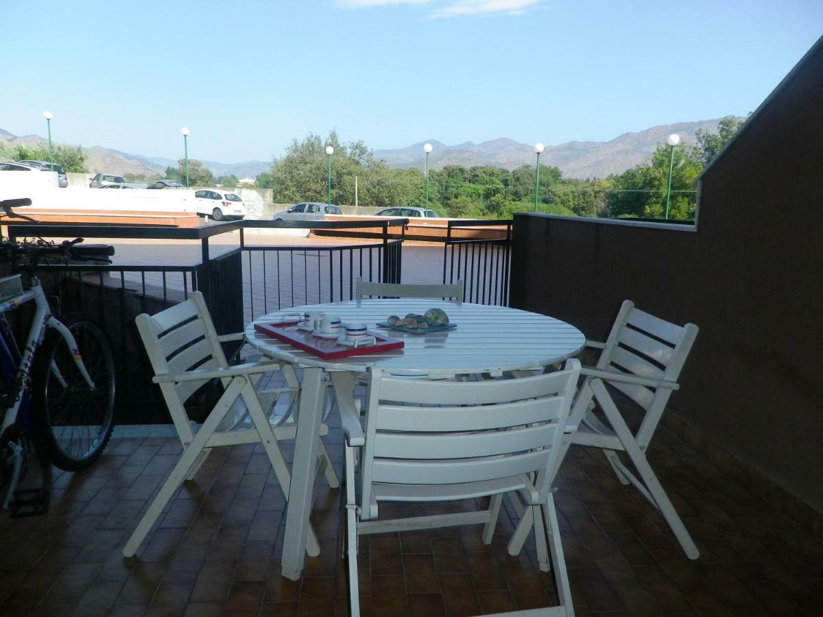 Pietre Nere Aparthotel Giardini Naxos Bagian luar foto