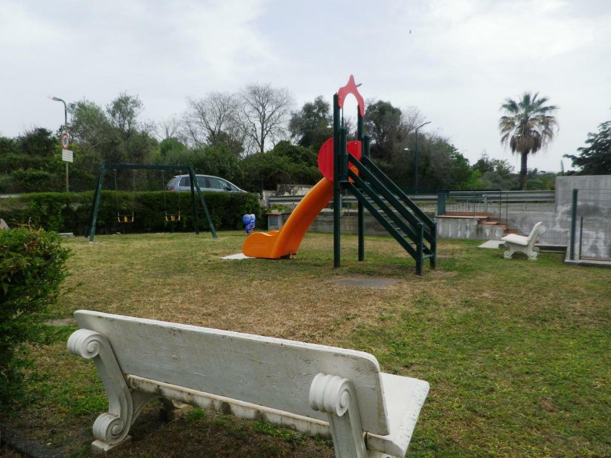 Pietre Nere Aparthotel Giardini Naxos Bagian luar foto