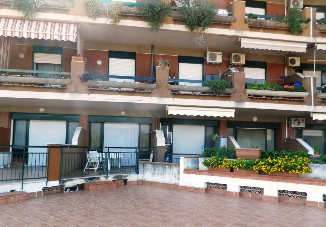 Pietre Nere Aparthotel Giardini Naxos Bagian luar foto